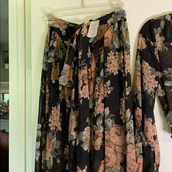 Skirt and shirt matching - Picture 4 of 5